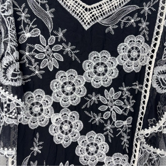 Sapphire Embroidered Crochet Women’s Floral Blouse Tunic Boho Black White Size S - Picture 5 of 9